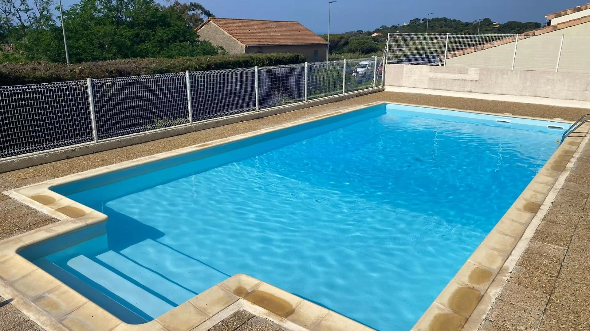 Giens Peninsula Seaside Villa: Private Garden, Pool, and Beach Access Hyeres