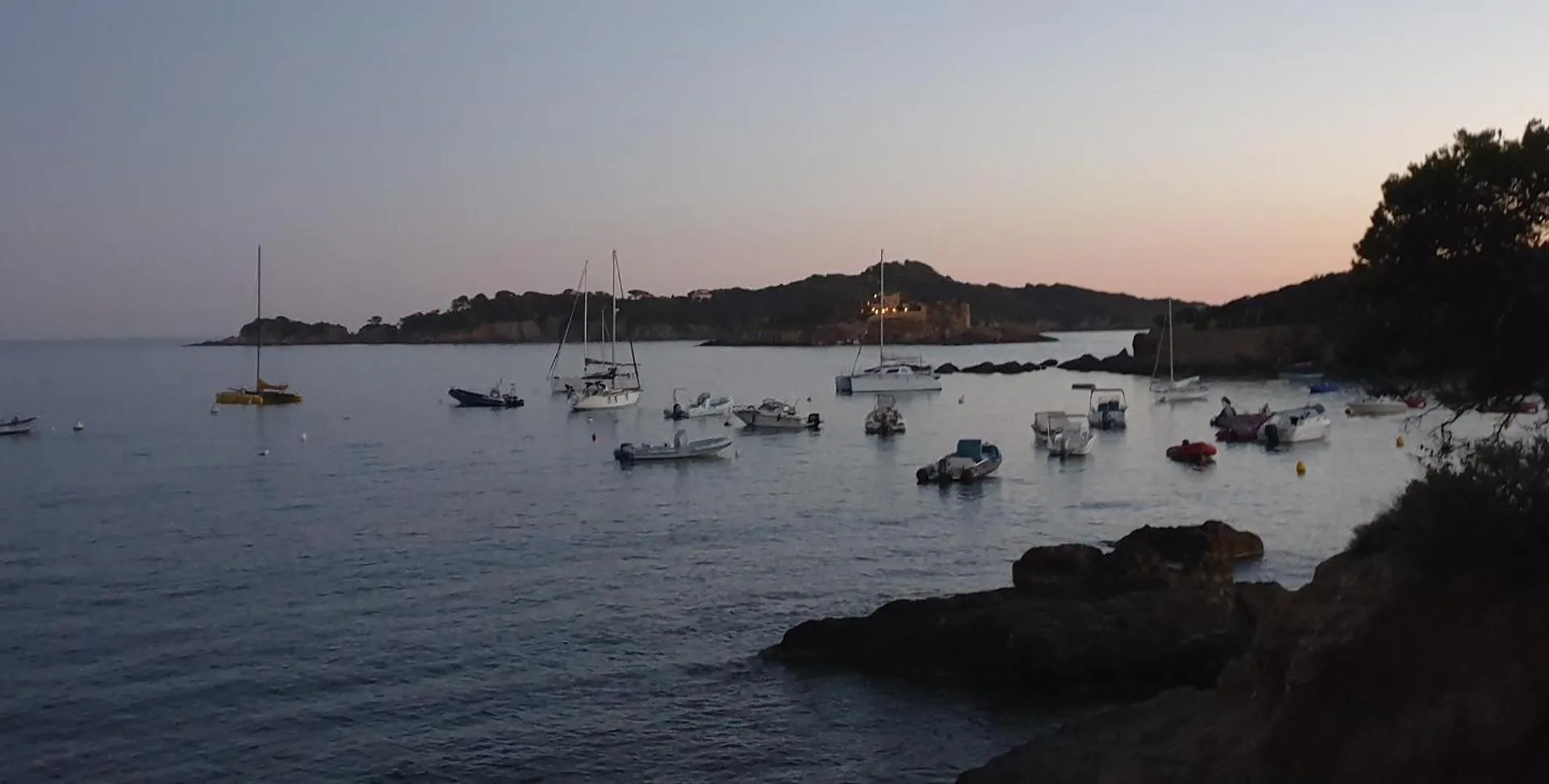 Apartment Giens Peninsula Seaside Villa: Private Garden, Pool, and Beach Access Hyeres