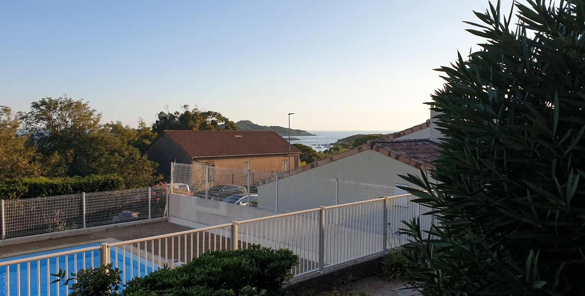 Giens Peninsula Seaside Villa: Private Garden, Pool, and Beach Access Hyeres